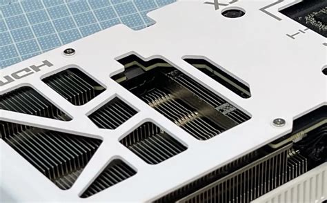 RTX 4070 E 4060Ti Avvistata Una Custom Inno3D Con Connettore PCI