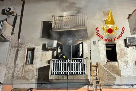 Incendio In Un Appartamento A Sassari 90enne Disabile E La Figlia