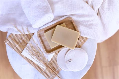 Les bienfaits du savon au lait de chèvre pour les peaux sensibles et