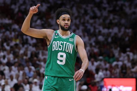 NBA Los Celtics aplastan a los Heat y alimentan sus sueños de