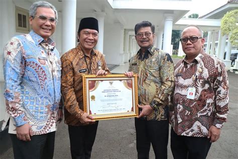 Pj Gubernur Banten Raih Anugerah Adhikarya Pembangunan Pertanian