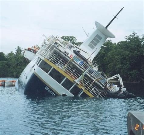 A Shipwreck Seen from Space | I Like To Waste My Time