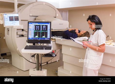 Nuclear Scan Hi Res Stock Photography And Images Alamy