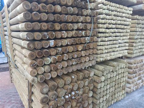 Palos redondos de madera tratada | Maderas Menur