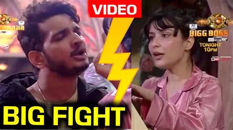 Bigg Boss 17 LIVE Munawar Faruqui BIG Fight With Khanzadi Munawar