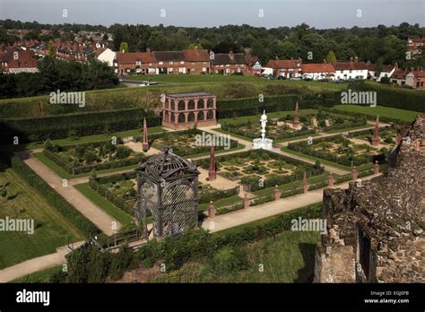 Kenilworth castle gardens hi-res stock photography and images - Alamy