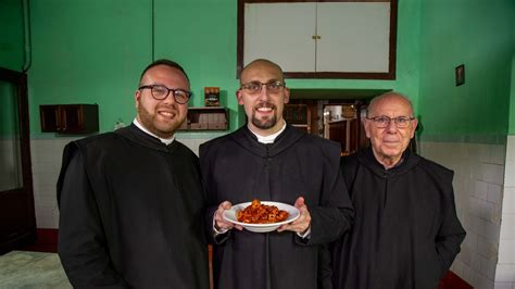 Le Ricette Del Convento Pasta Ai 5 Buchi La Ricetta La Cucina Italiana