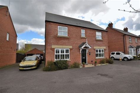 Plover Road Leighton Buzzard 4 Bedroom Detached For Sale Lu7