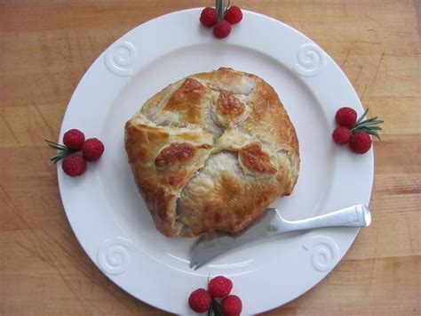 Baked Brie With Raspberries That Skinny Chick Can Bake