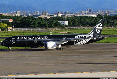 ZK NZE Air New Zealand Boeing 787 9 Dreamliner Photo by 陳昱瀚 ID