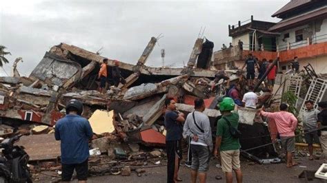 GEMPA DI SULAWESI BARAT PMI Sebut Korban Meninggal Akan Meningkat CNN