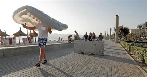 Polizei Stellt Betonbarrieren An Playa De Palma Auf