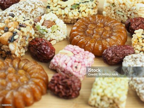 Korean Traditional Sweets And Cookies Gangjeong Puffed Rice Yugwa