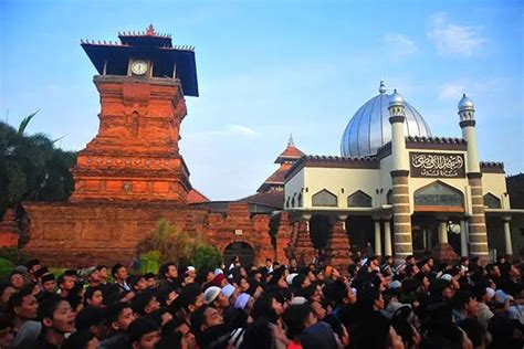 Menguak Makna Spiritual Tradisi Buka Luwur Makam Sunan Kudus Espos Id