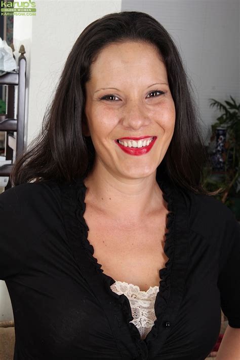 Busty Wife DeSire Delgato Spreads Her Older Pussy Porn Pictures XXX Photos Sex Images 2712943