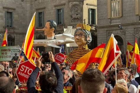 Centenars De Persones Es Manifesten A Barcelona Contra L Amnistia