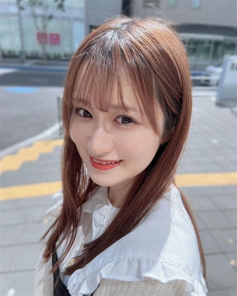 田中伊桜莉さんのインスタグラム写真 田中伊桜莉instagram「☁️🫧🕊🤍🗞 彼氏目線ぽい？ どこ行こうか~~」4月24日 20時