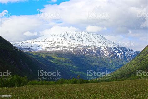 Mountain Gaustatoppen Stock Photo - Download Image Now - Gaustatoppen ...