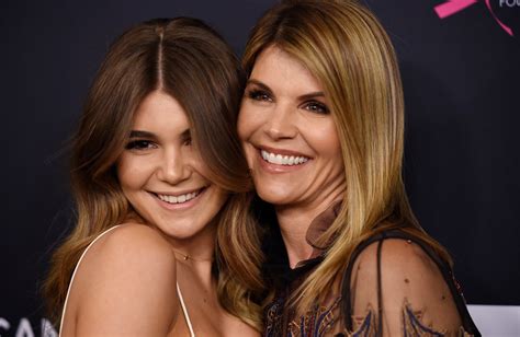 Lori Loughlin Mossimo Giannulli Can Travel To Mexico Judge Rules