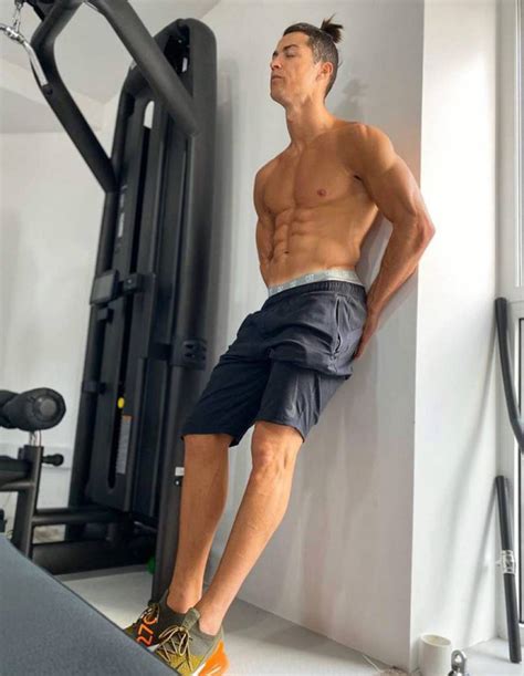 Uau Cristiano Ronaldo Exibe Corp O Sarado Sem Camisa Em Foto Na Web Mh