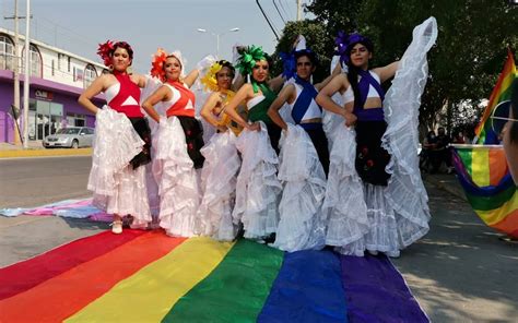 Comunidad LBGT en Puebla tiene su primer ballet folklórico El Sol de