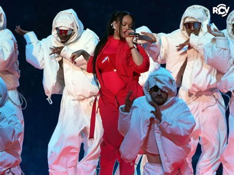 La increíble aparición de Rihanna en el medio tiempo del Super Bowl 57