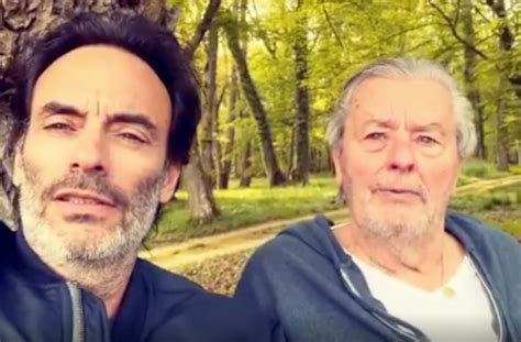 Alain Delon Son Fils Partage Une Rare Photo De L Acteur