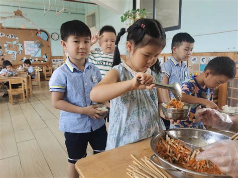 享美好“食”光 南马安恬园区开展自主进餐活动