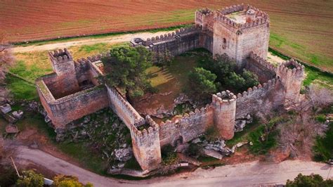 Castillos de leyenda, un recorriendo las fortalezas medievales de Sevilla