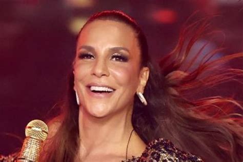 Ivete Sangalo recebe Banda Eva e fãs para cantar em karaokê virtual