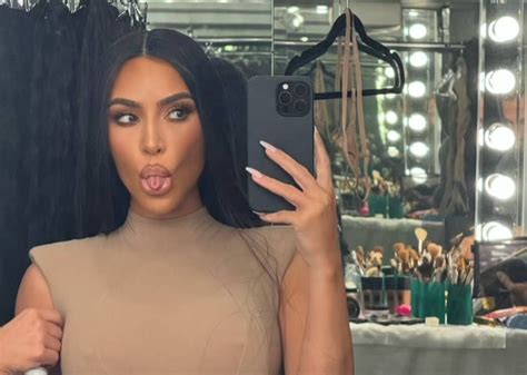 Kim Kardashian Psoriasis Kim Kardashian Defiende El Uso De Camas Solares