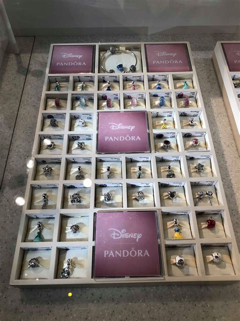 Disneyland Paris Ouvre Sa Première Boutique Dédiée à Pandora