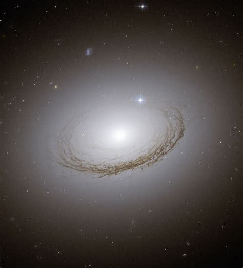 Esa Dramatically Backlit Dust In Giant Galaxy