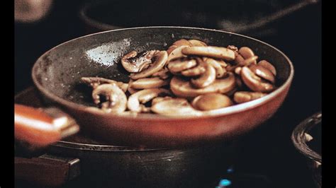 COMMENT PRÉPARER ET CUIRE DES CHAMPIGNONS A LA POELE YouTube