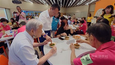 嘉縣失智長者遊故宮南院 藝術結合醫療減緩退化 生活 中央社 Cna