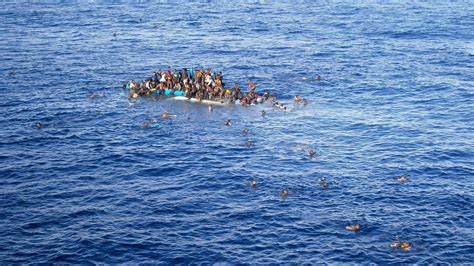 Migranti Naufragio In Grecia Almeno Morti Il Peschereccio Era