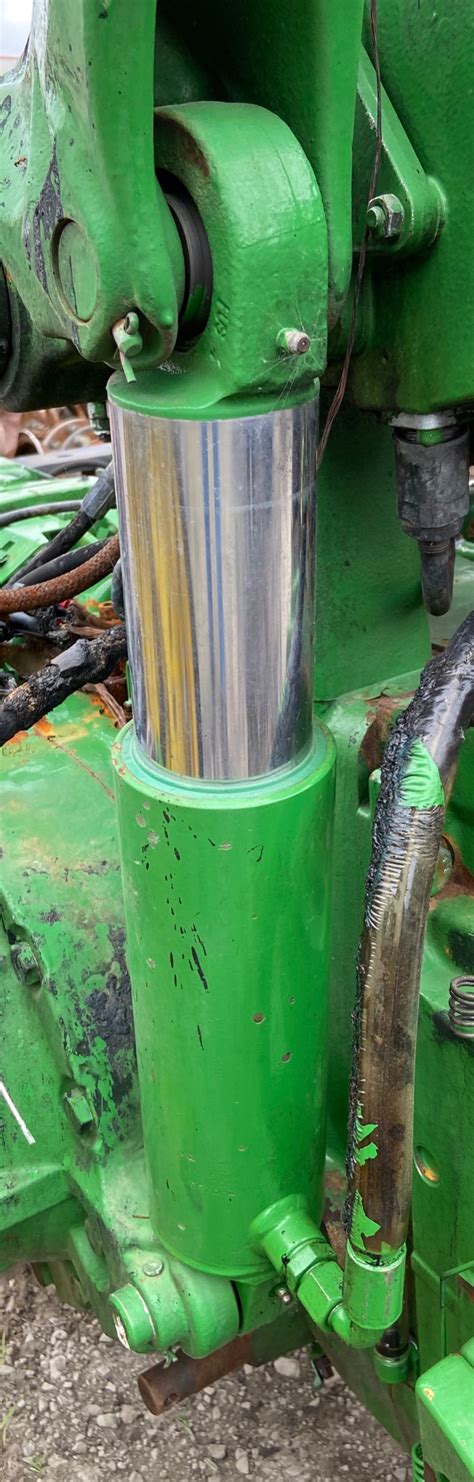 John Deere 6 Series Lift Cylinder