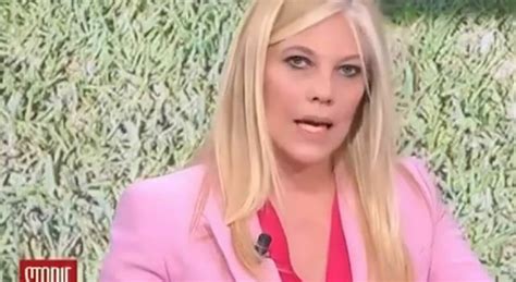 Eleonora Daniele Bacchetta L Ospite In Diretta A Storie Italiane Io