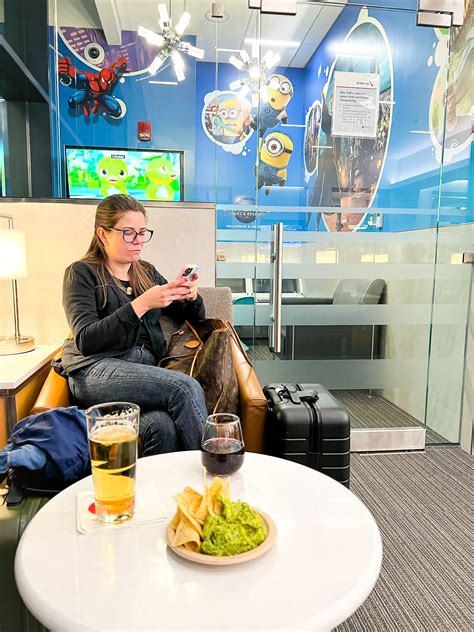 Admirals Club at Boston Logan International Airport [Review]