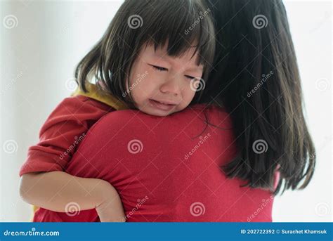 Petite Fille Asiatique Triste Et Pleurer Photo Stock Image Du Gosses