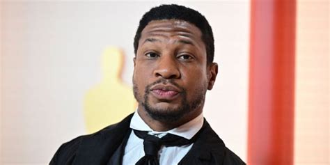 Lacteur Jonathan Majors Coupable Dagression Sur Une Ex Petite Amie Et