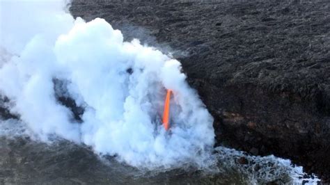 Video Une Coulée De Lave Du Volcan Kilauea Se Déverse En Continu Dans