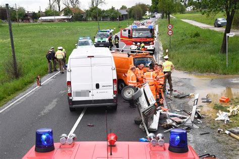 Bilder Vom Unfall Auf Der B 12 Hohenlinden Maitenbeth Bei Birkach