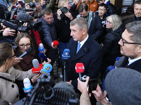 Rep Ceca Babis Al Ballottaggio Con Pavel A Presidenziali Swi