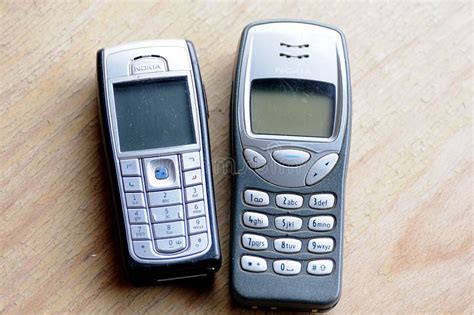 Старые телефоны Nokia редакционное фотография. изображение ...