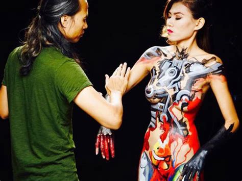 Họa sỹ Ngô Lực được minh oan hiếp dâm mẫu nude Camera khách sạn ghi cảnh ra về vui vẻ