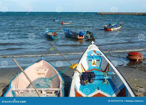 Barcos De Pescadores En Kanyakumari India Foto De Archivo Imagen De