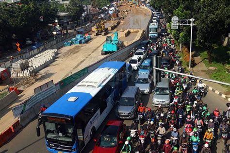 Foto Proyek Underpass Mampang Kuningan Ditargetkan Rampung Akhir