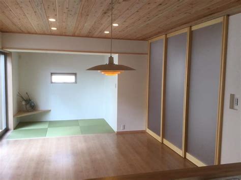 Wooden flooring and tatami mats - Japanese Tatami Room
