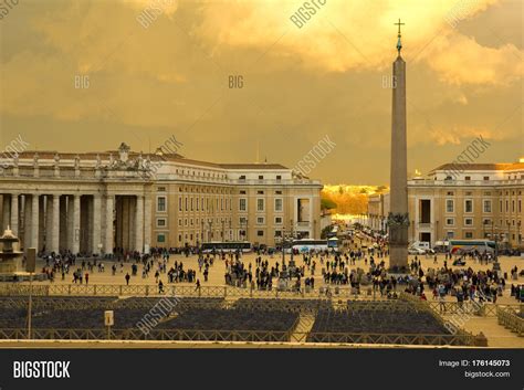 St. Peter's Square Image & Photo (Free Trial) | Bigstock